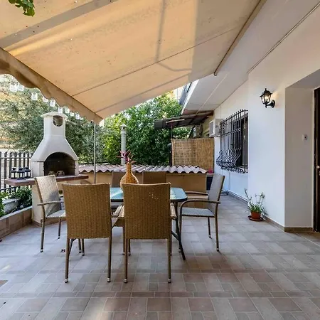 Nagias Cozy Garden Lägenhet *